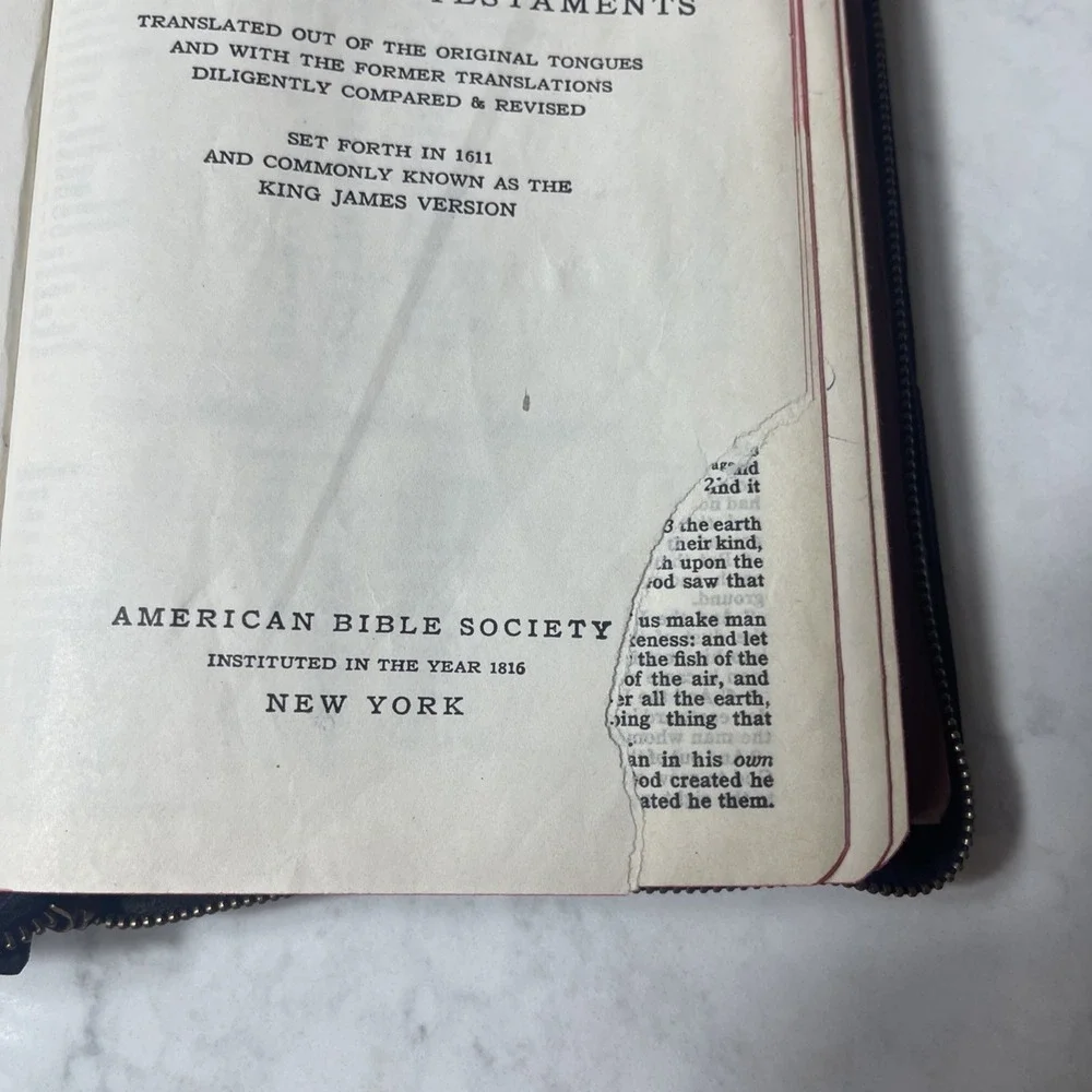 Vintage Holy Bible KJV Zipper Black
